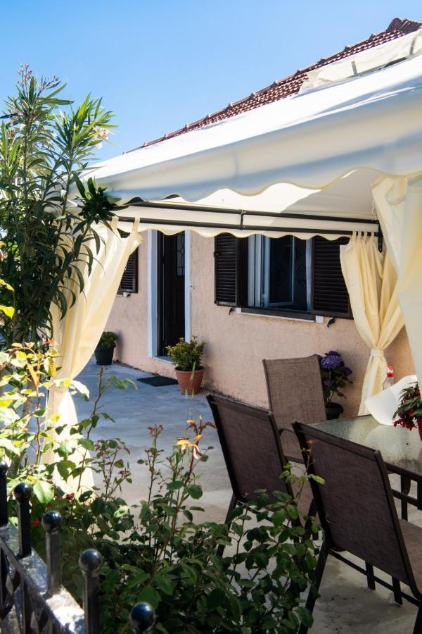 Willa Irinis House Komílion Zewnętrze zdjęcie